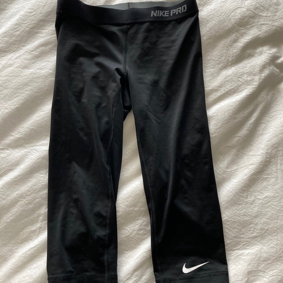 Nike pro dri fit capris - Picture 2 of 5